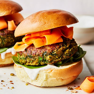 falafel-spinach-burgers-with-pickled-carrot